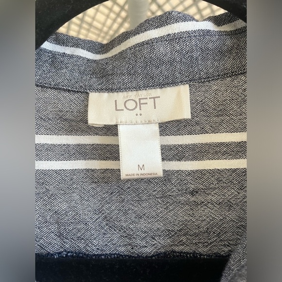 NWOT - Ann Taylor LOFT Chambray Grey & White 100% Cotton Button Down Size medium - Picture 3 of 6